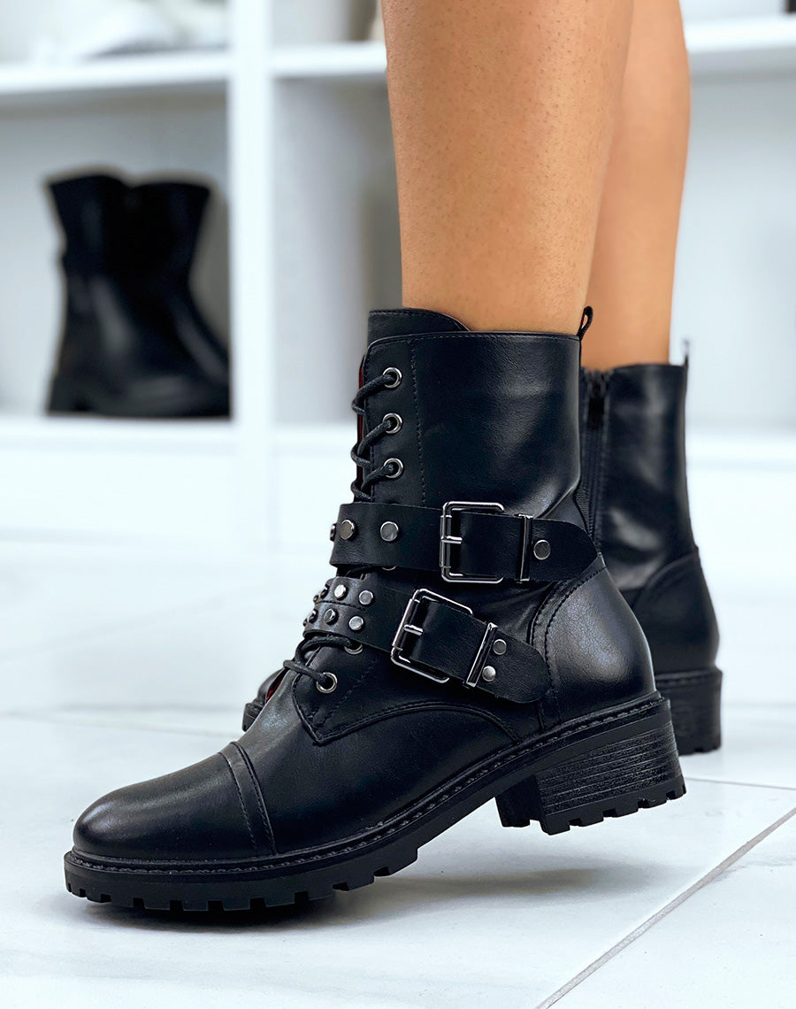 Bottines noires à lacet et bride cloutées