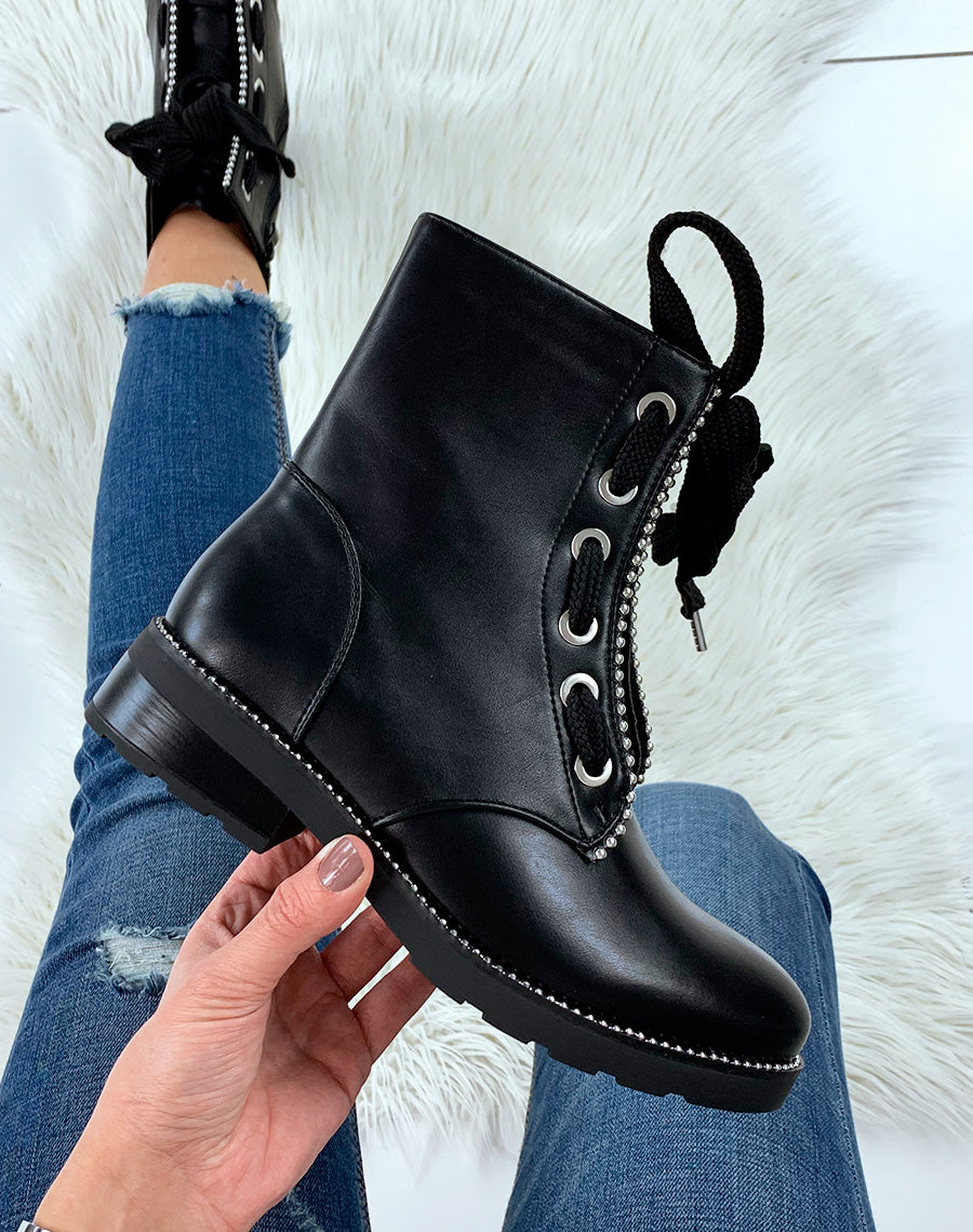 Bottines noires à lacets et à détails argentés