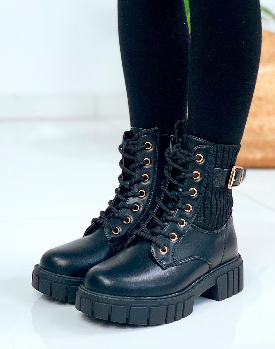Bottines noires à lacets et détails dorés