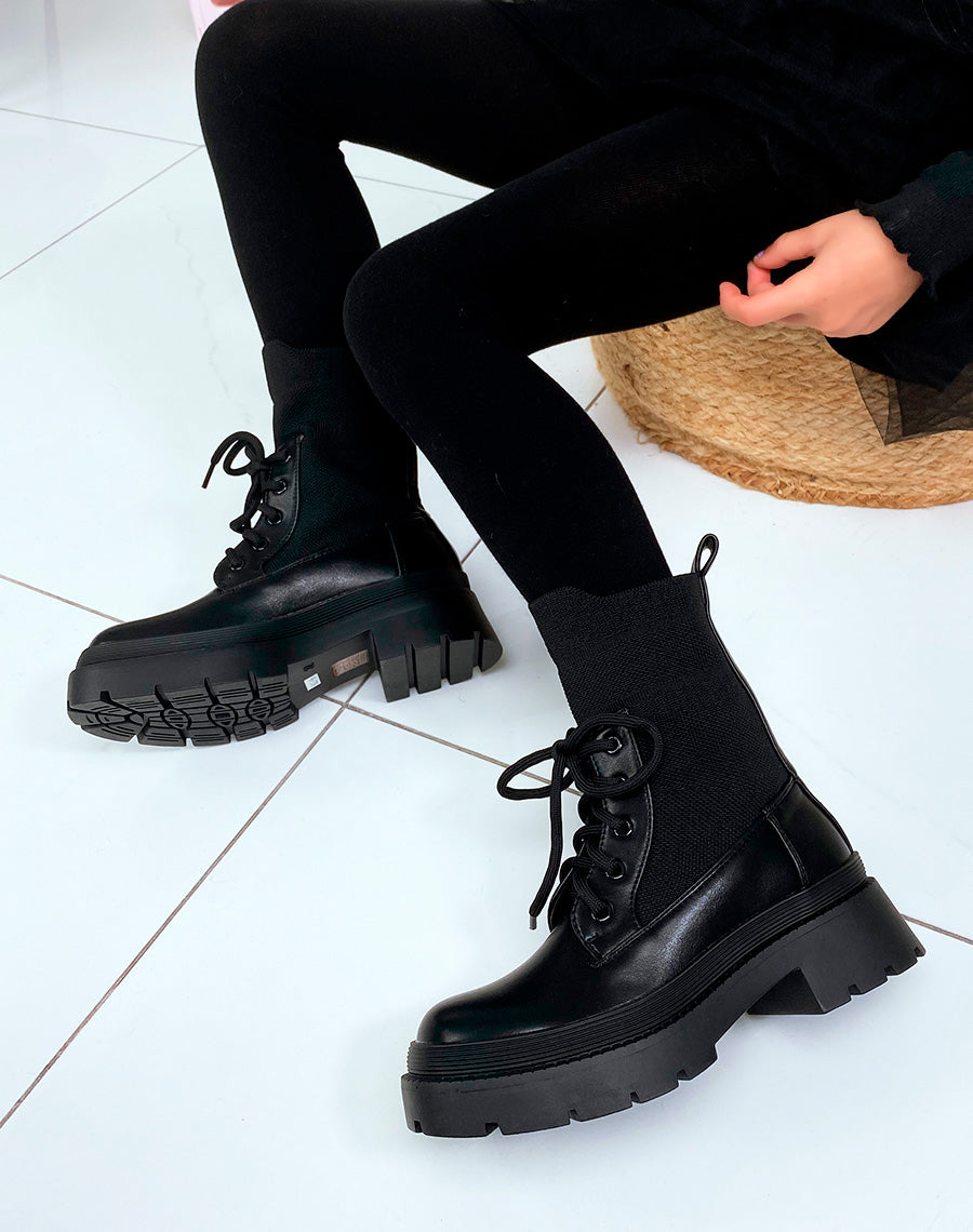 Bottines noires à lacets et élastique