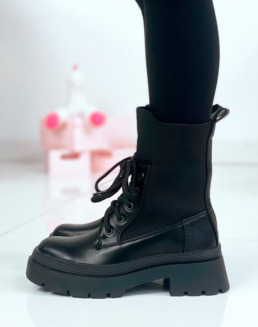 Bottines noires à lacets et élastique