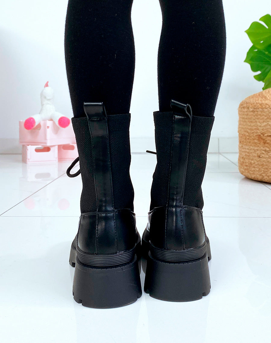 Bottines noires à lacets et élastique