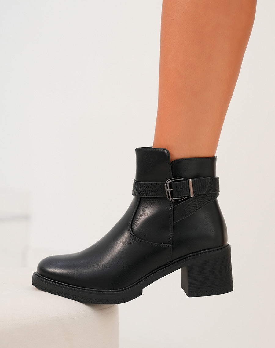 Bottines noires à lanières ajustable et talon carré