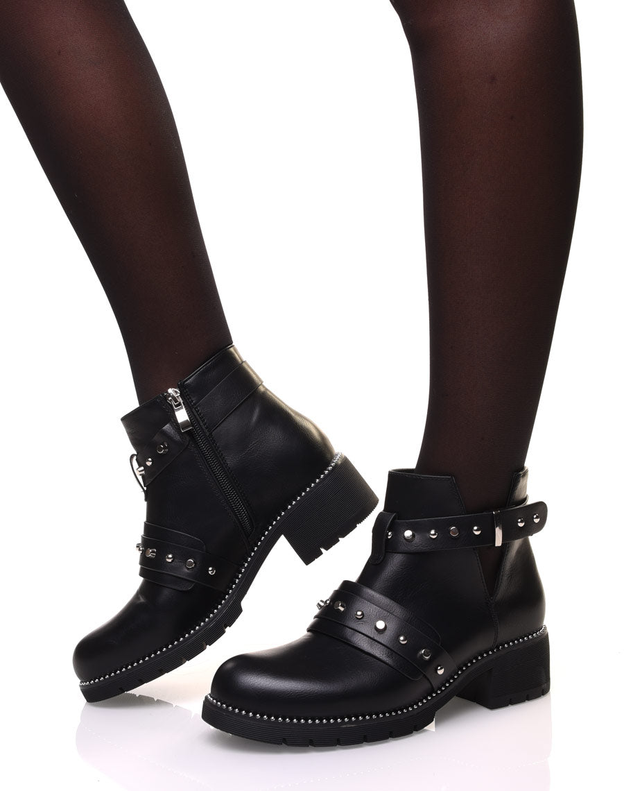Bottines noires à lanières cloutées