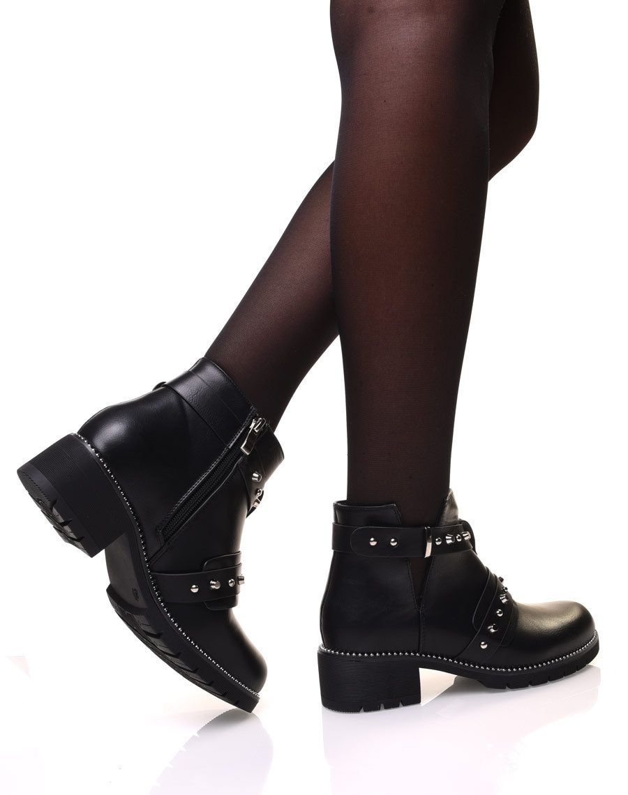 Bottines noires à lanières cloutées