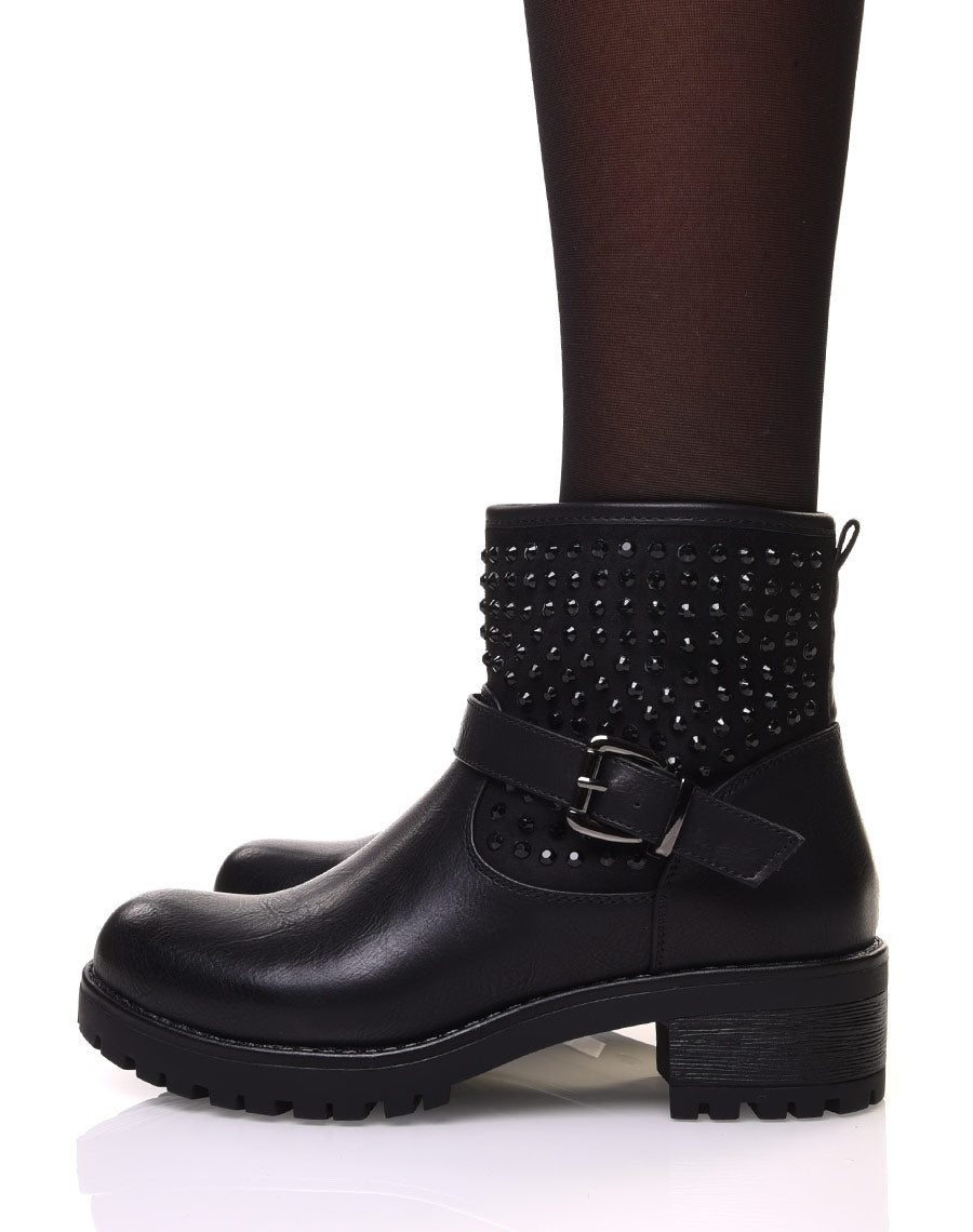 Bottines noires à lanières ornées de petits clous