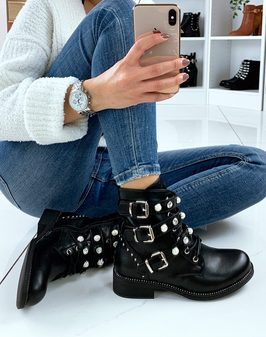 Bottines noires à lanières perlées