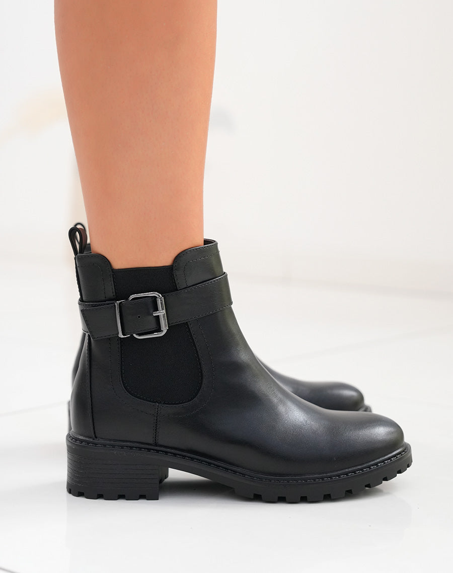 Bottines noires à élastique à bout rond et détail argenté