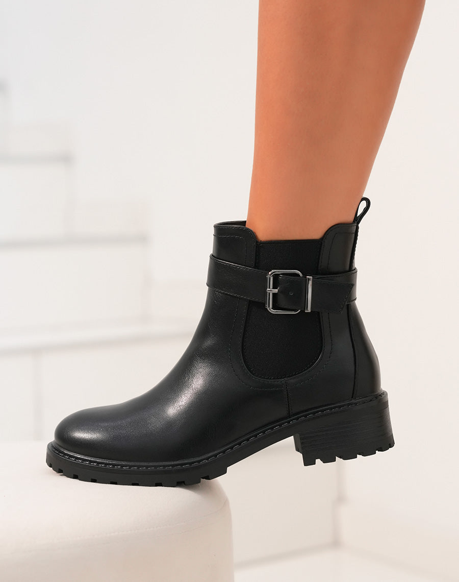 Bottines noires à élastique à bout rond et détail argenté