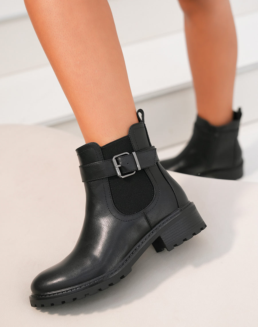 Bottines noires à élastique à bout rond et détail argenté