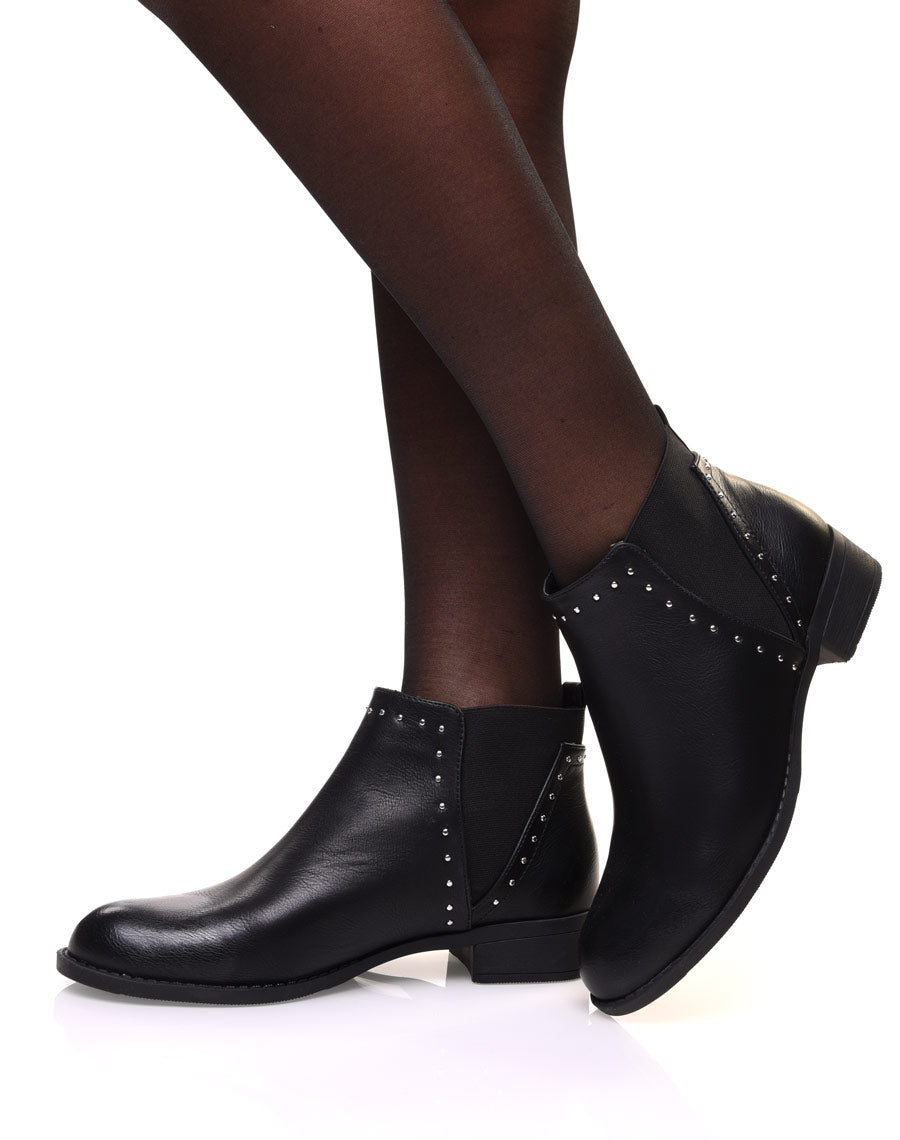 Bottines noires à élastiques ajourées