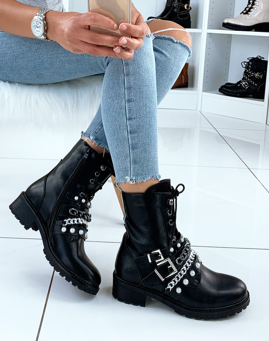 Bottines noires mates à grosses perles et chaines