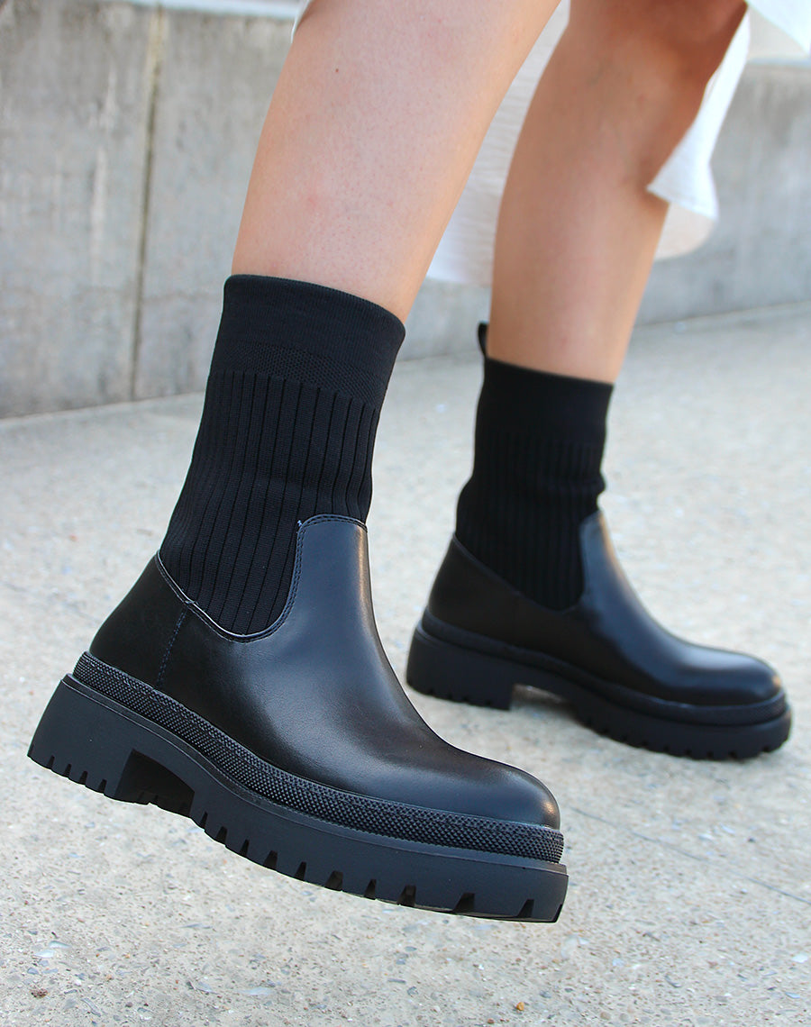 Bottines noires mi-similicuir mi-chaussette