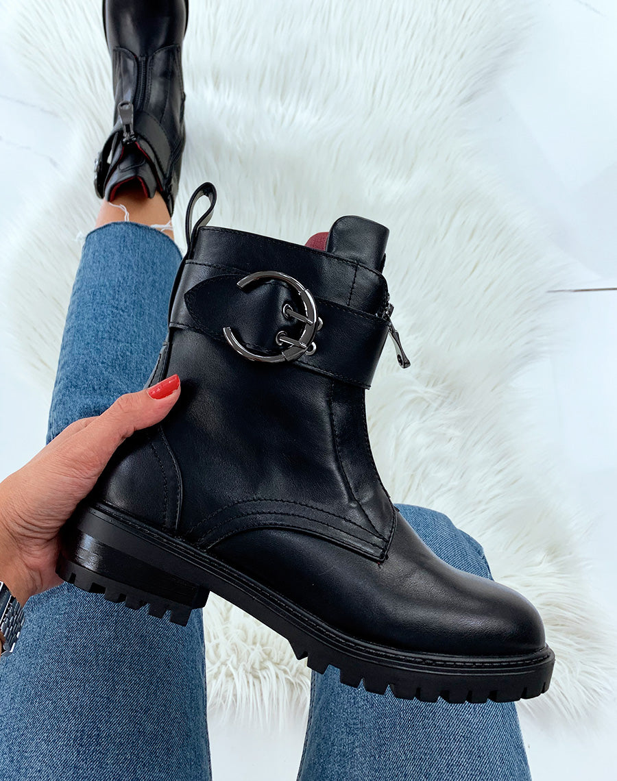 Bottines noires montante à détail boucle