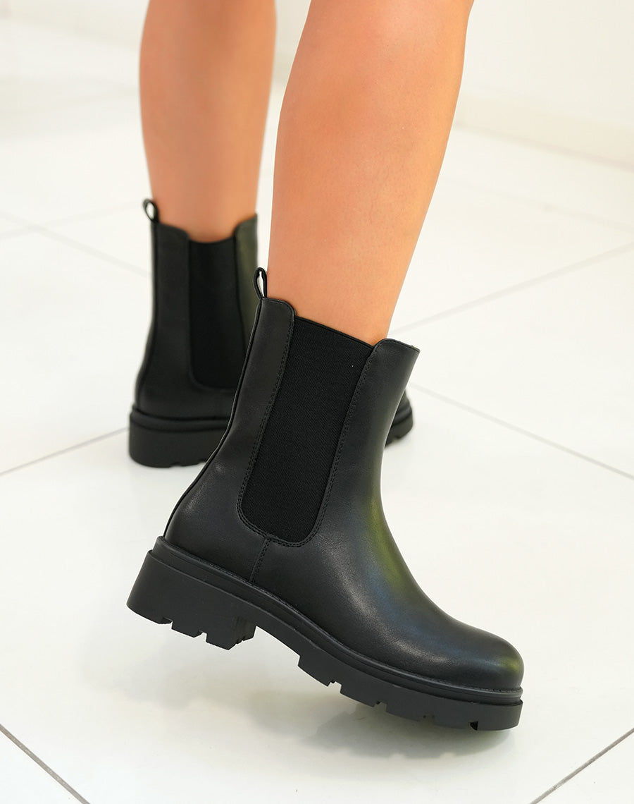 BOTTINES NOIRES MONTANTE STYLE CHELSEA AVEC SEMELLE CRANTÉE POUR FEMME