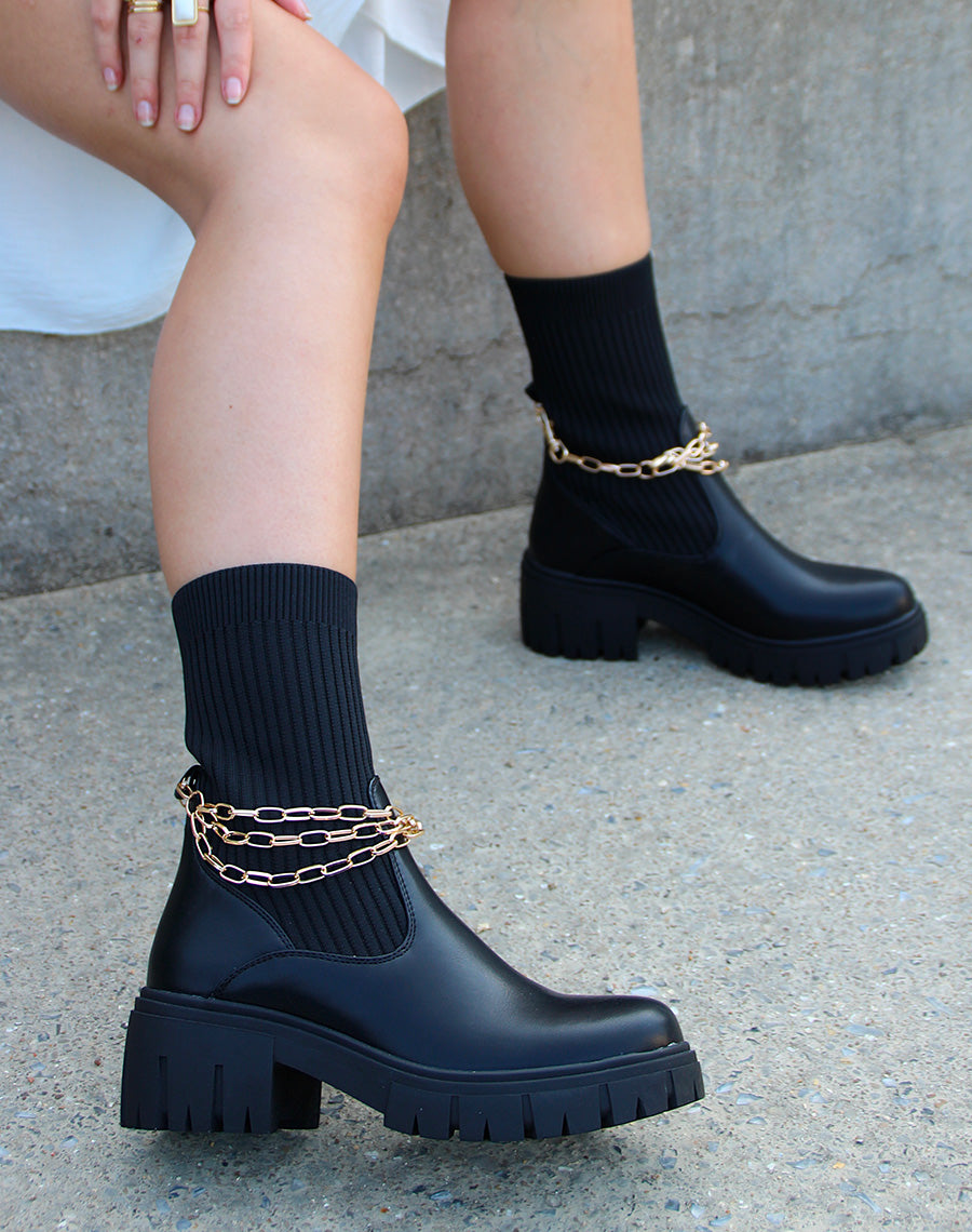 Bottines noires montantes effet chaussette à fines chaines dorées