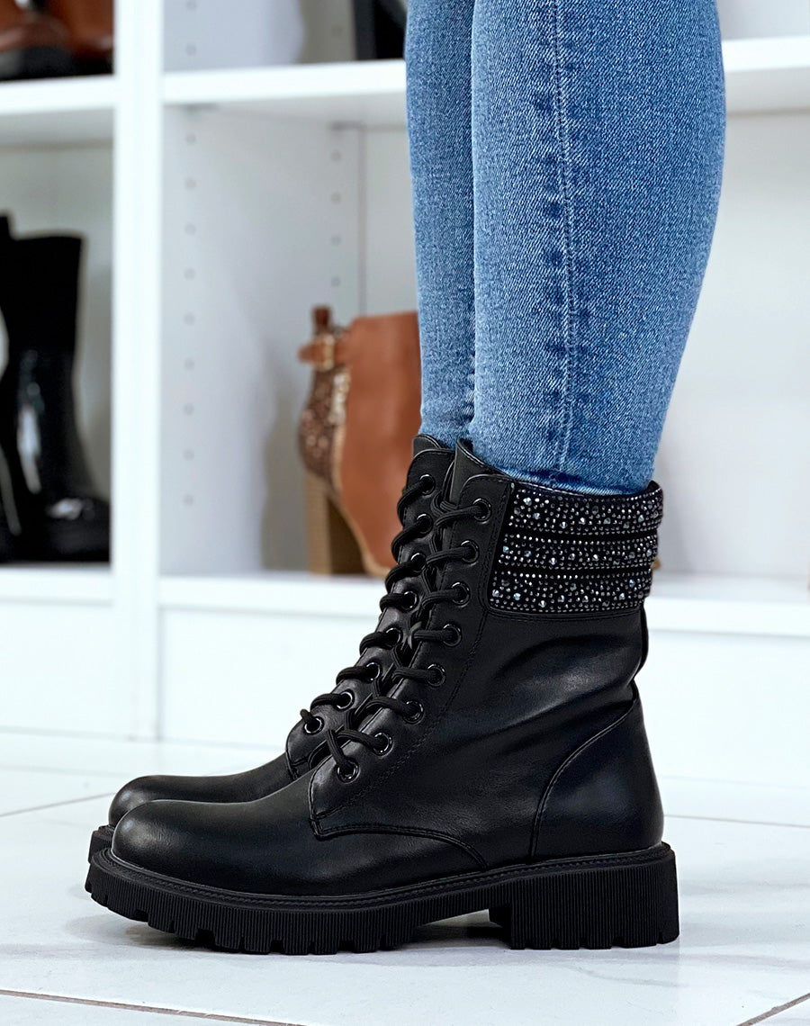 Bottines noires montantes à lacet et à strass
