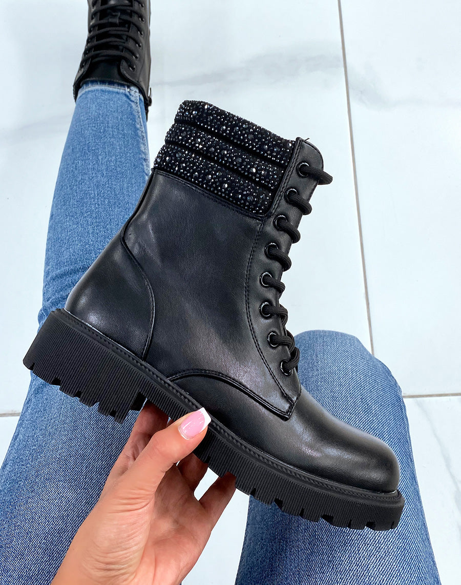 Bottines noires montantes à lacet et à strass