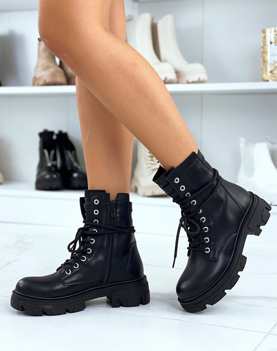 Bottines noires montantes à lacets et semelle talonnée