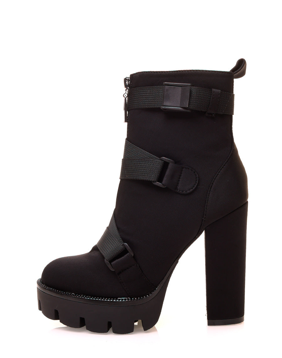 Bottines noires montantes à talons et à lanières multiples