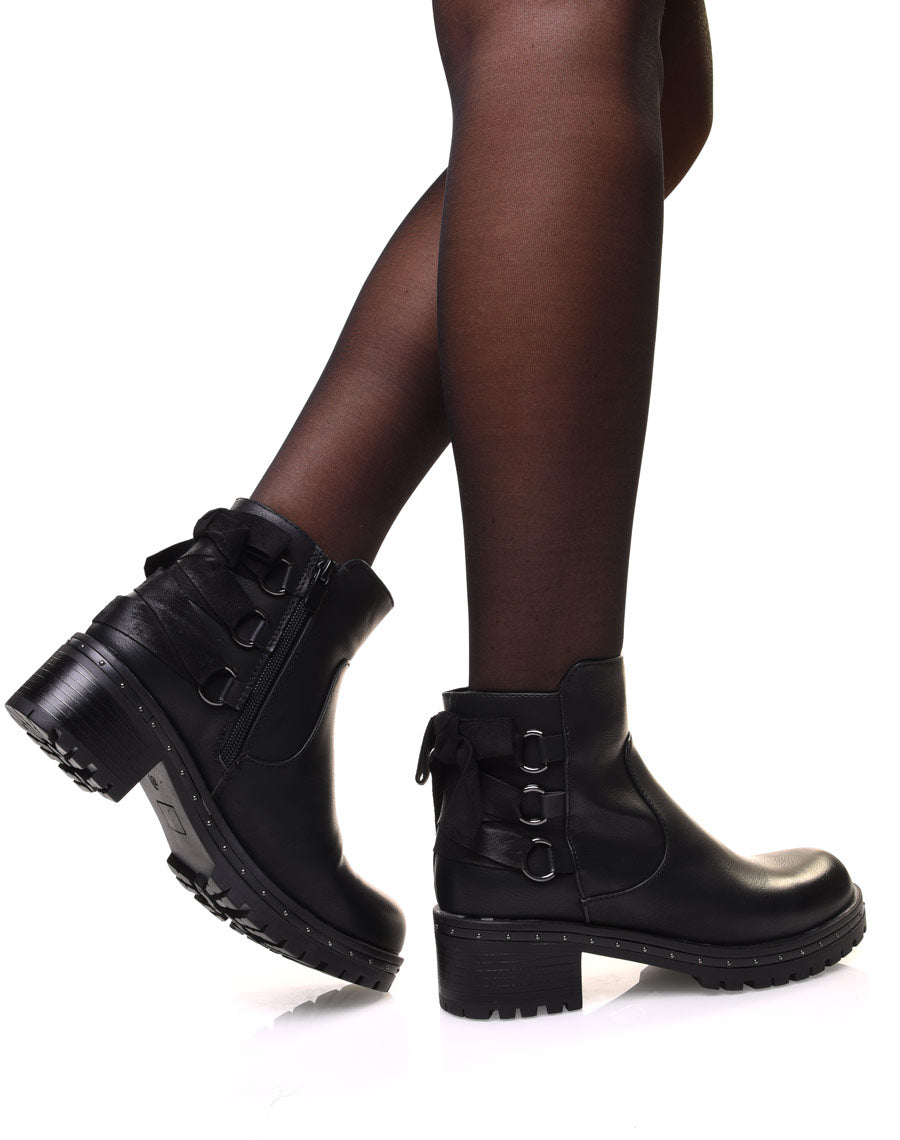 Bottines noires à nœud et semelle crantée