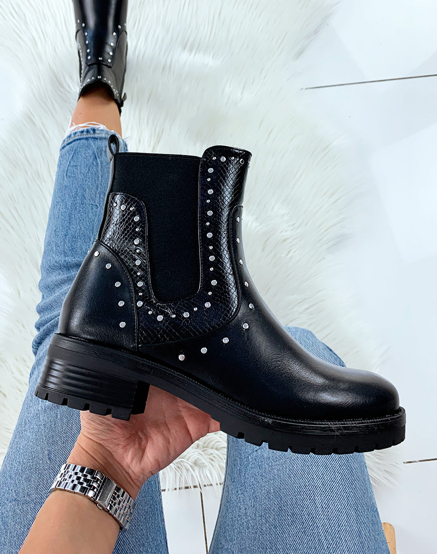 Bottines noires ornées de clous