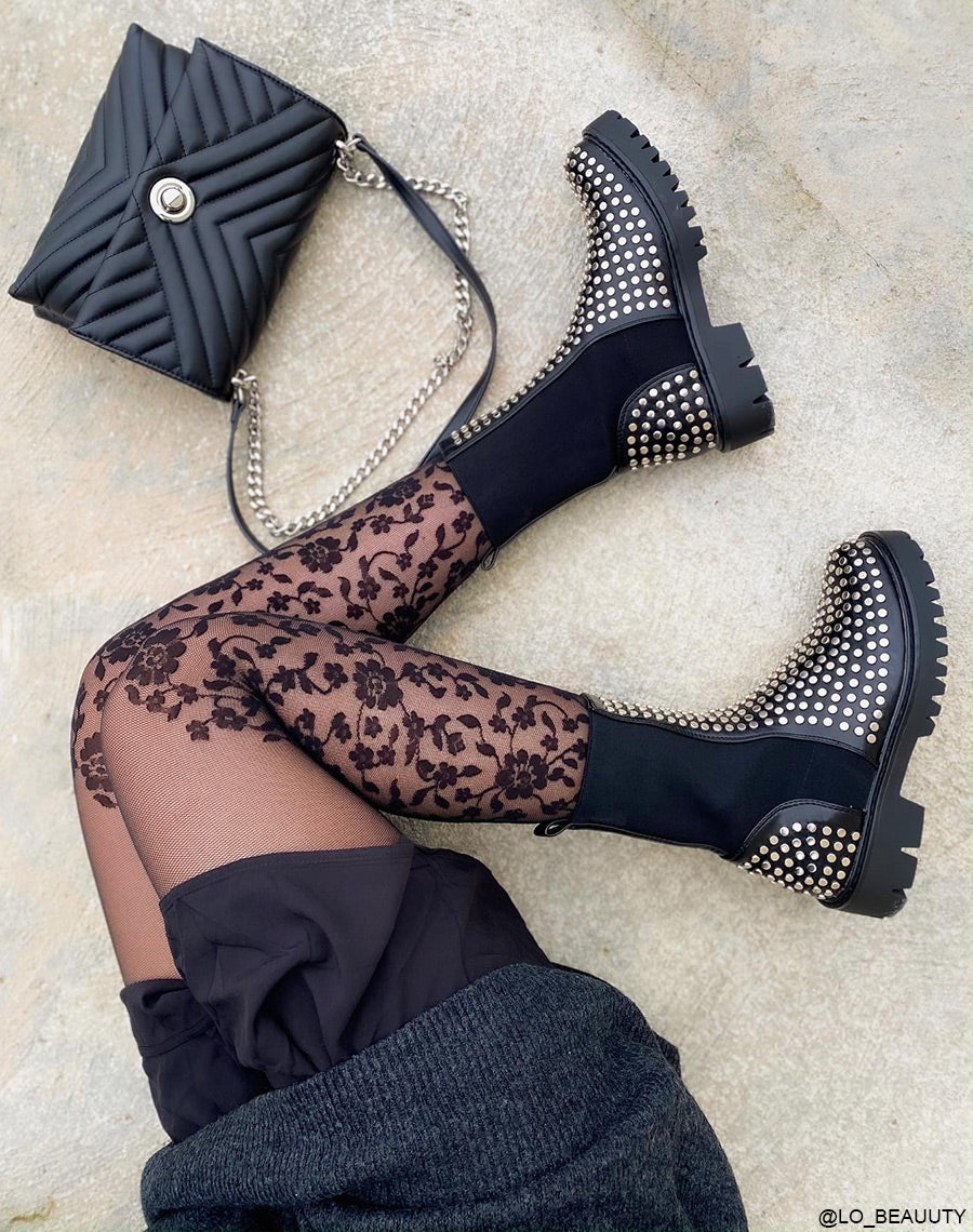 Bottines noires ornées de clous