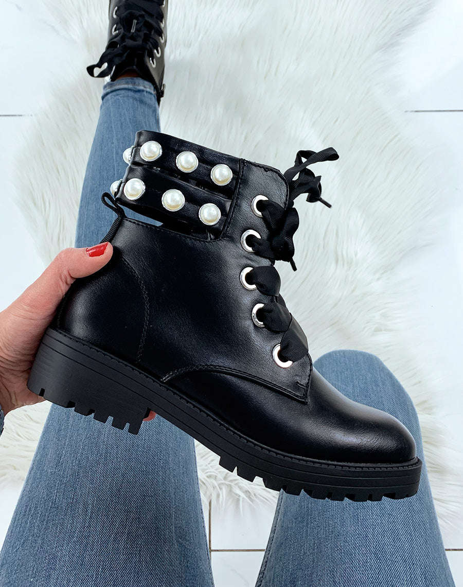 Bottines noires perlées à lacets rubans