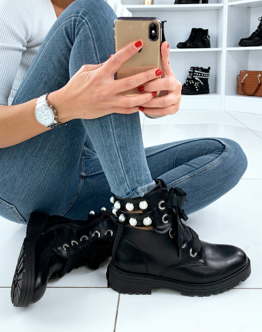 Bottines noires perlées à lacets rubans