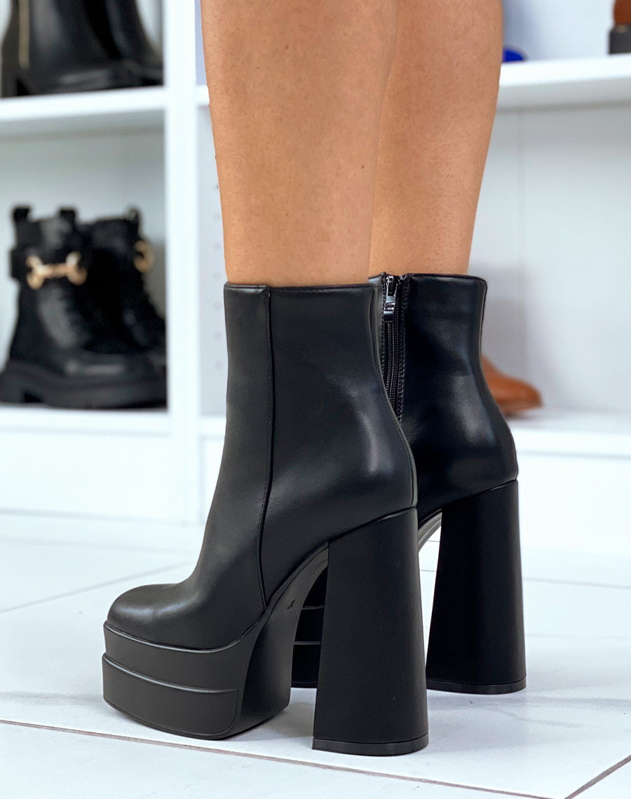 Bottines noires à plateforme et talon XXL