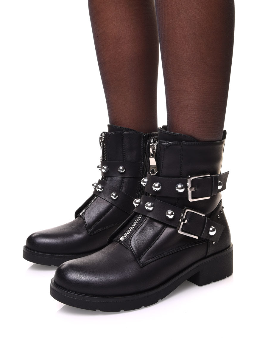 Bottines noires plates a sangles perlées