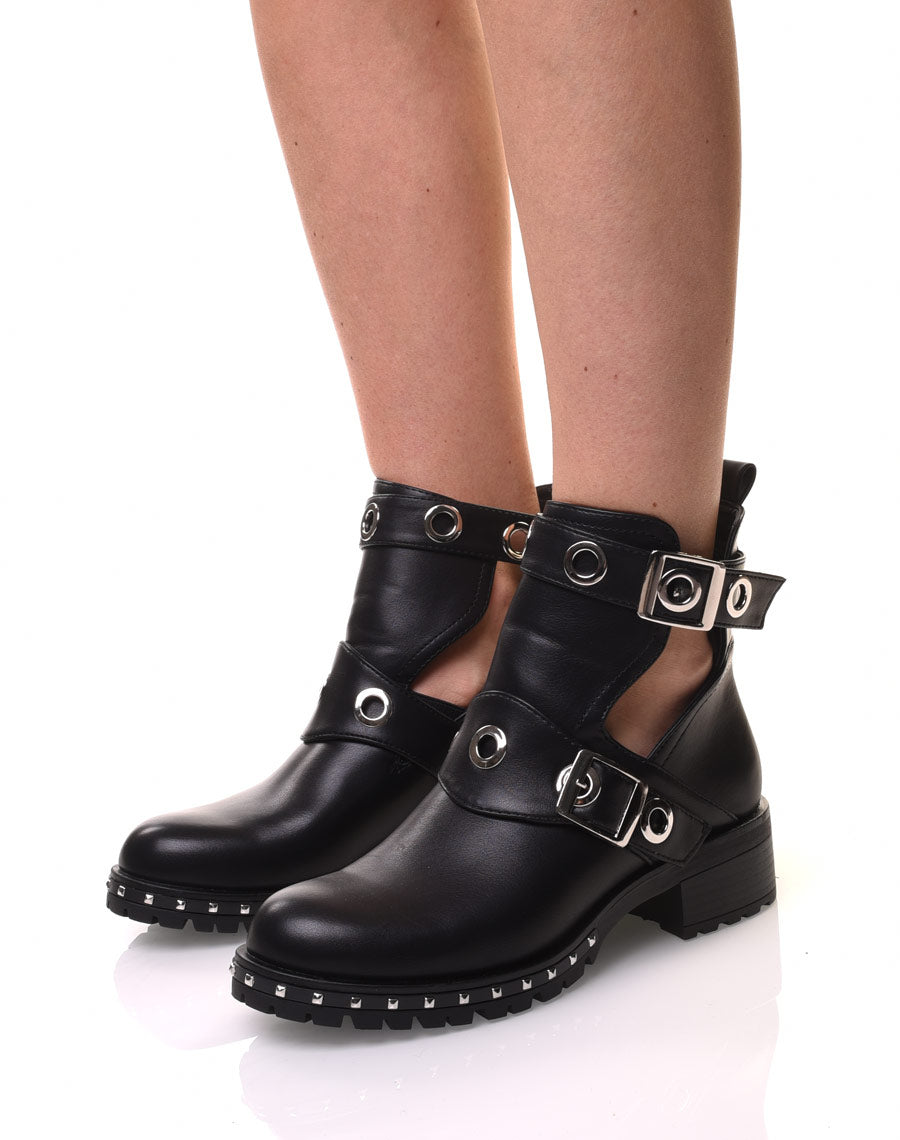 Bottines noires plates ajourées œillets