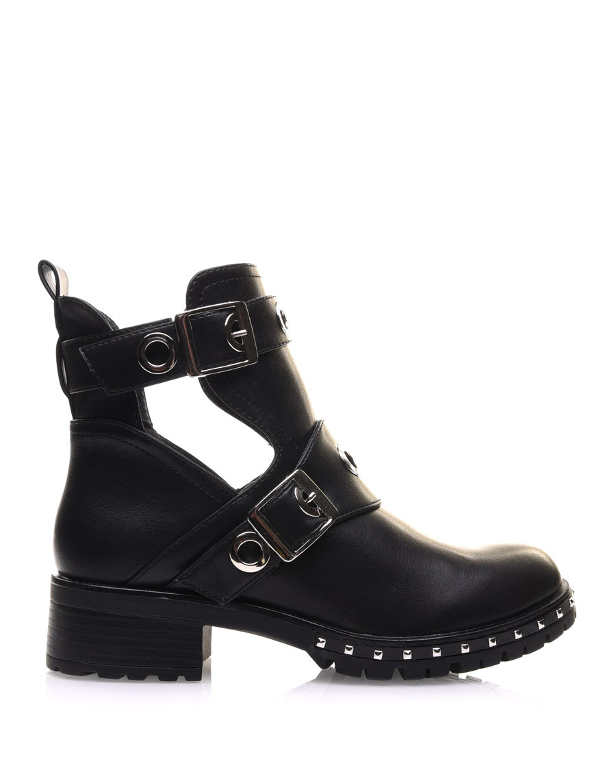 Bottines noires plates ajourées œillets