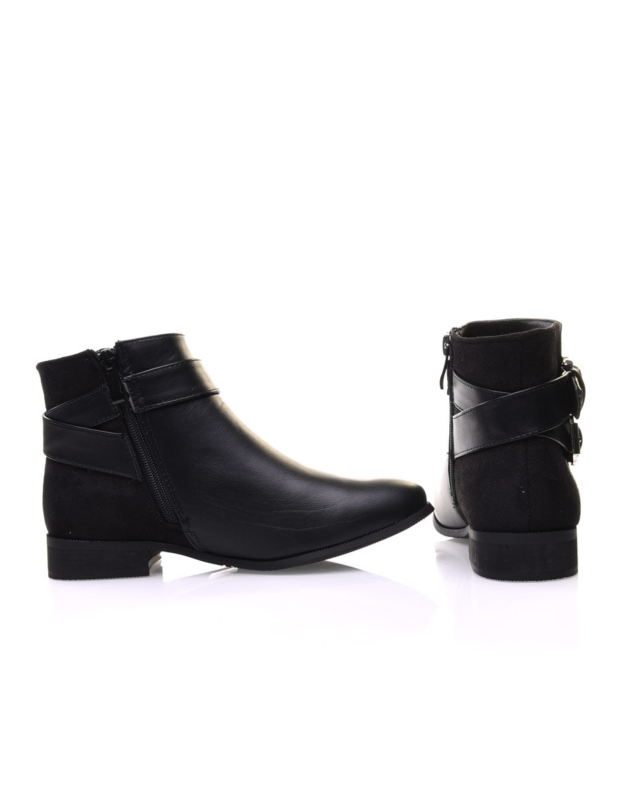 Bottines noires plates lanières à sangles décoratives