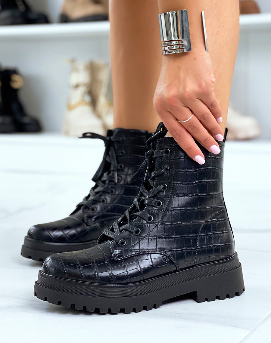 Bottines noires quadrillée effet croco montantes à lacets
