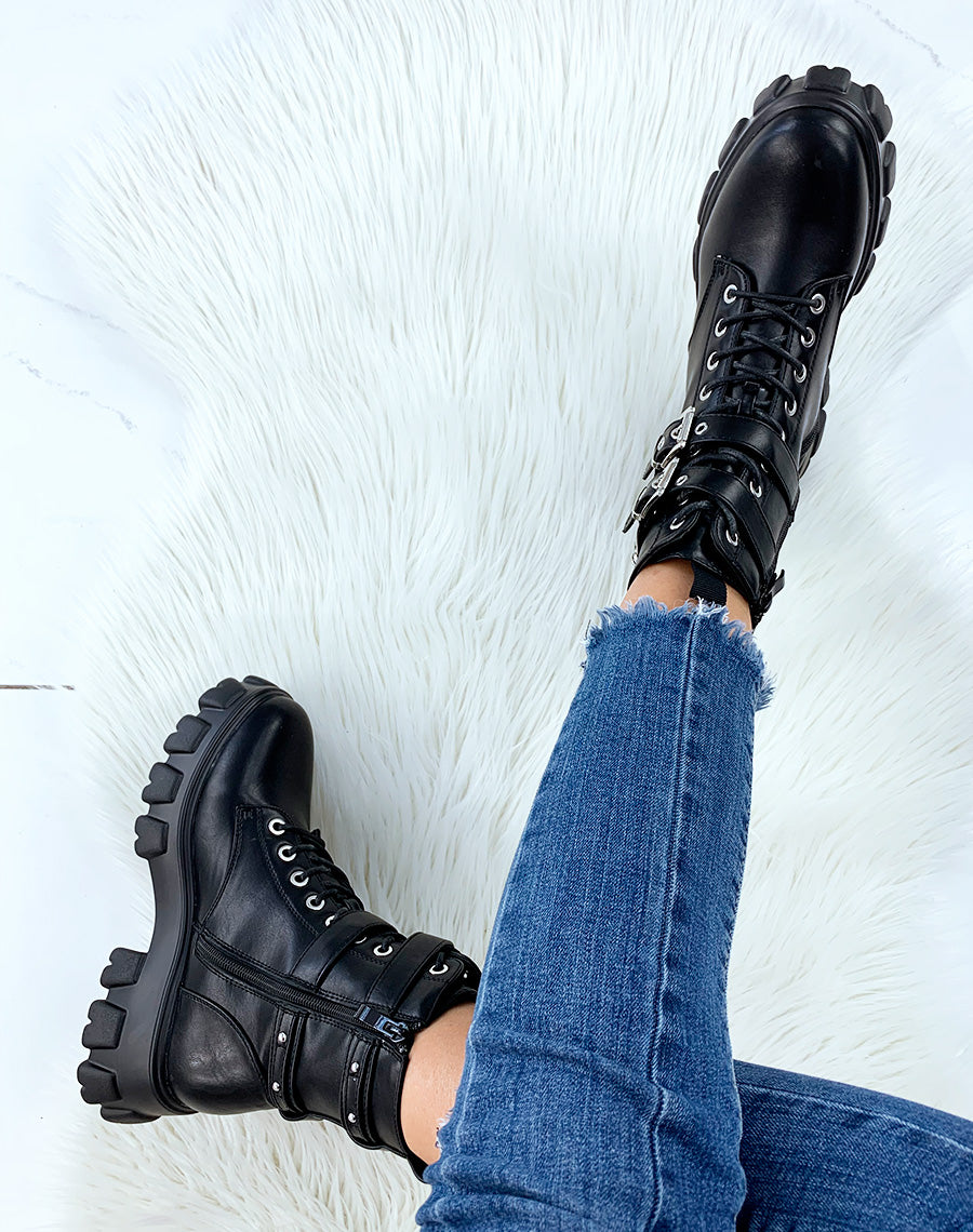 Bottines noires à semelle crantées