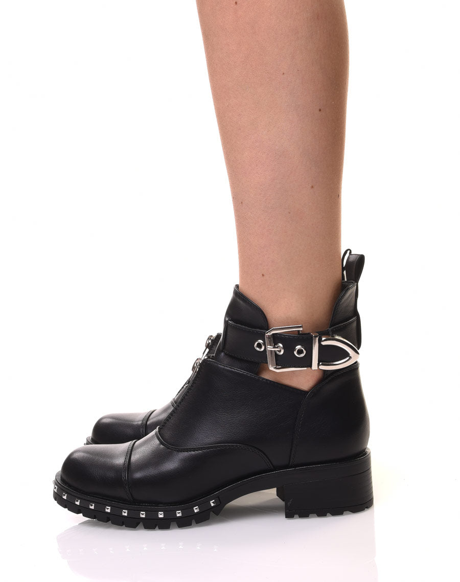Bottines noires à semelles crantées cloutées