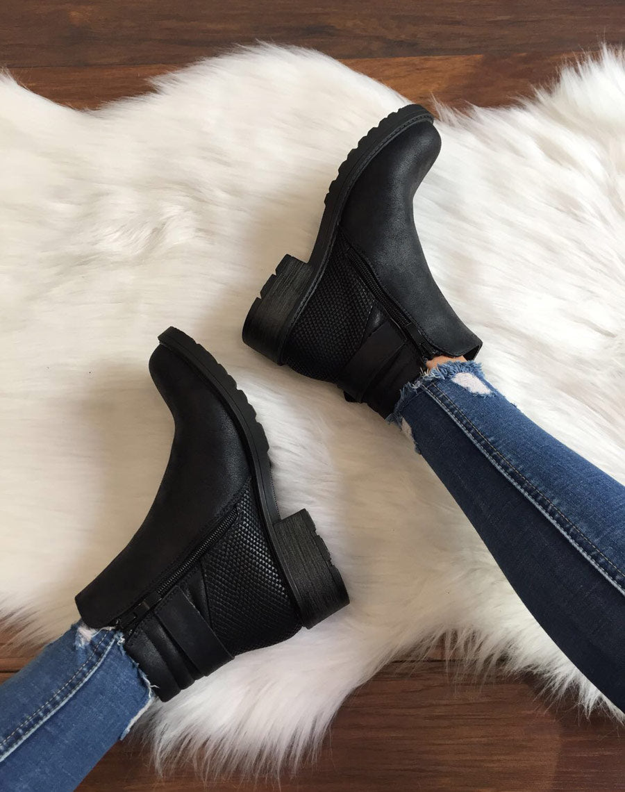 Bottines noires semelles crantées effet croco