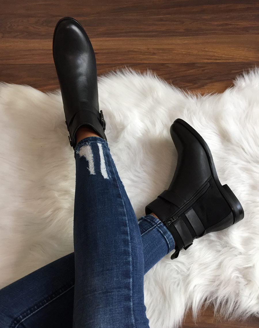 Bottines noires semi-montantes à boucles