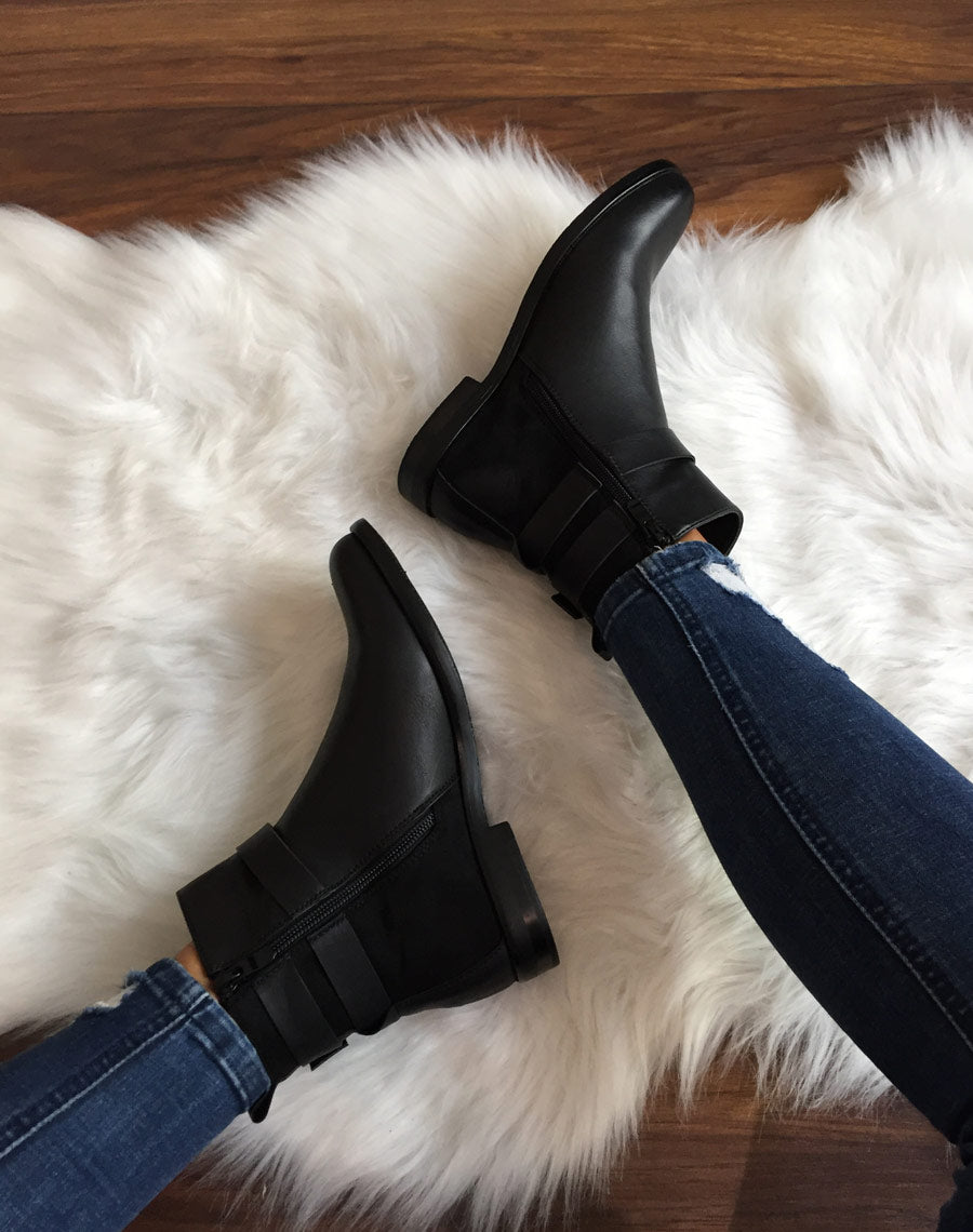 Bottines noires semi-montantes à boucles