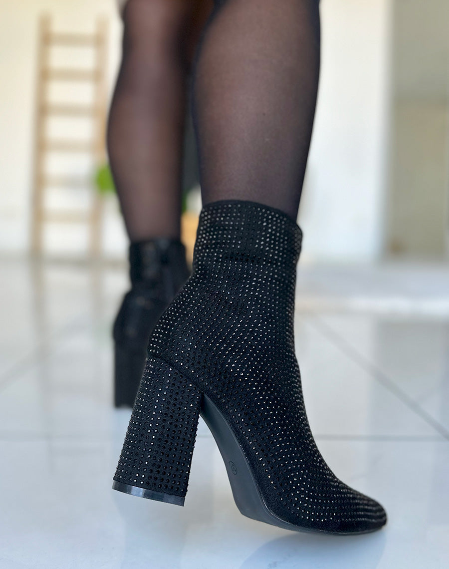 Bottines noires à strass et talon droit