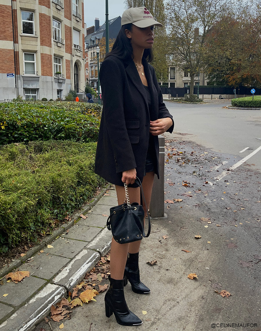 Bottines noires style chaussette à talon et bout pointu à détail argenté