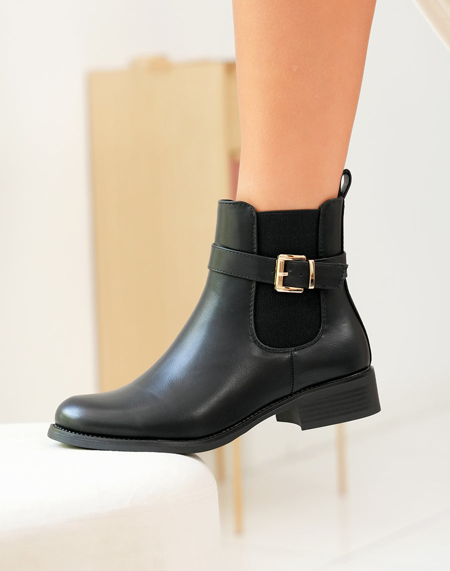 BOTTINES NOIRES STYLE CHELSEA AVEC LANIÈRE DORÉE