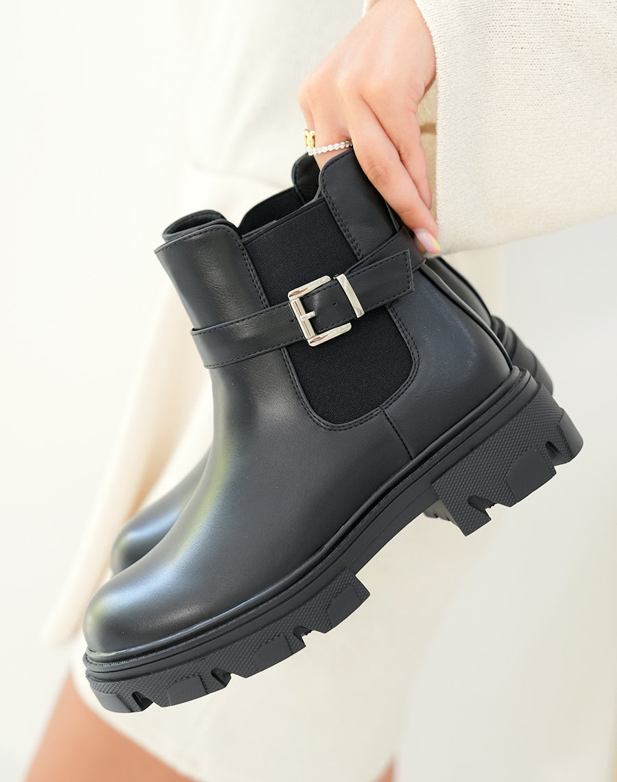 BOTTINES NOIRES STYLE CHELSEA AVEC LANIÈRES ARGENTÉES ET SEMELLE ÉPAISSE CRANTÉE