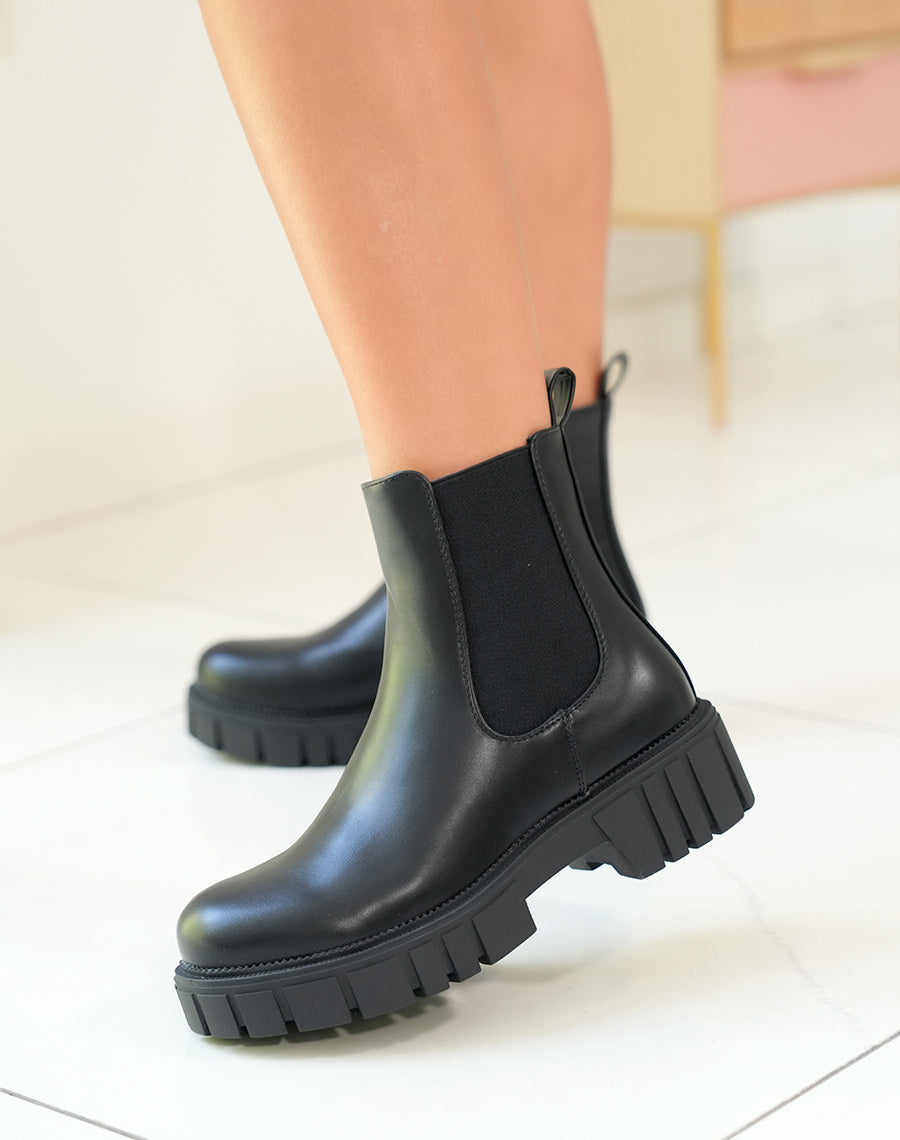 BOTTINES NOIRES STYLE CHELSEA AVEC SEMELLE CRANTÉE POUR FEMME