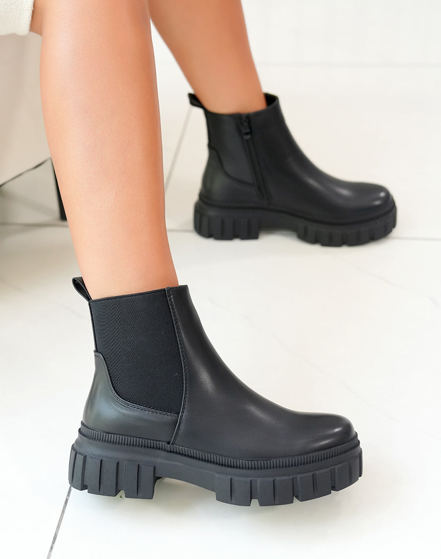 BOTTINES NOIRES STYLE CHELSEA AVEC SEMELLE ÉPAISSE CRANTÉE