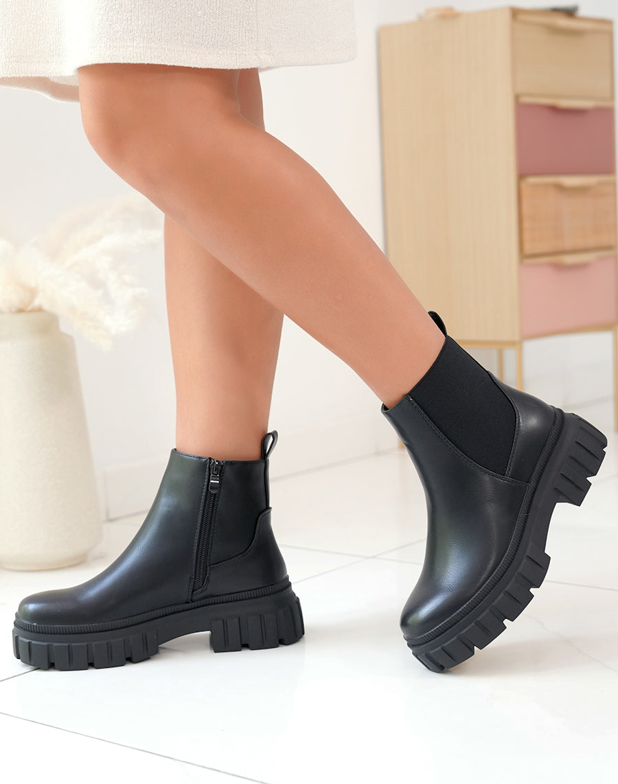 BOTTINES NOIRES STYLE CHELSEA AVEC SEMELLE ÉPAISSE CRANTÉE