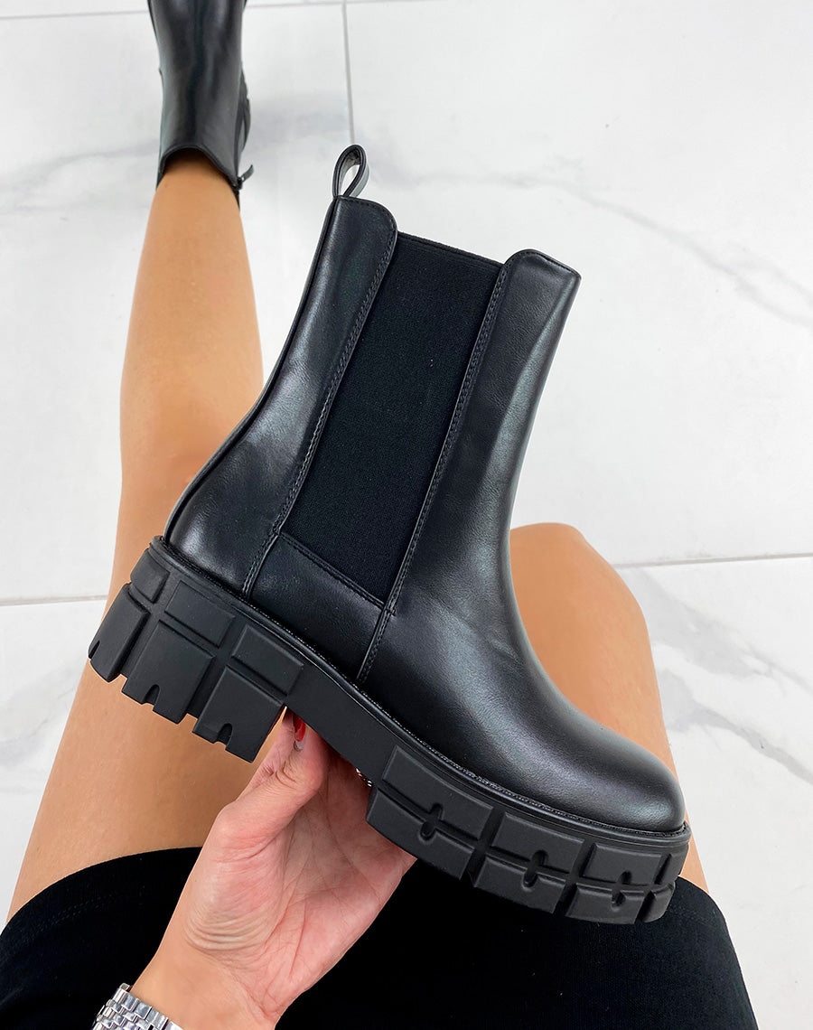 Bottines noires style chelsea à gros talon cranté