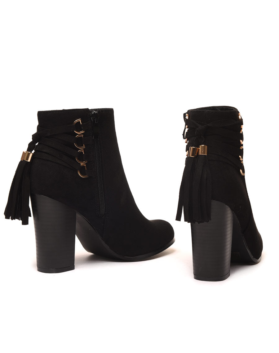 Bottines noires suédine à talons et lacets arrière
