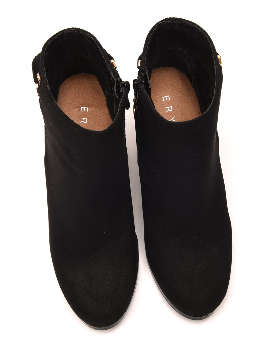 Bottines noires suédine à talons et lacets arrière